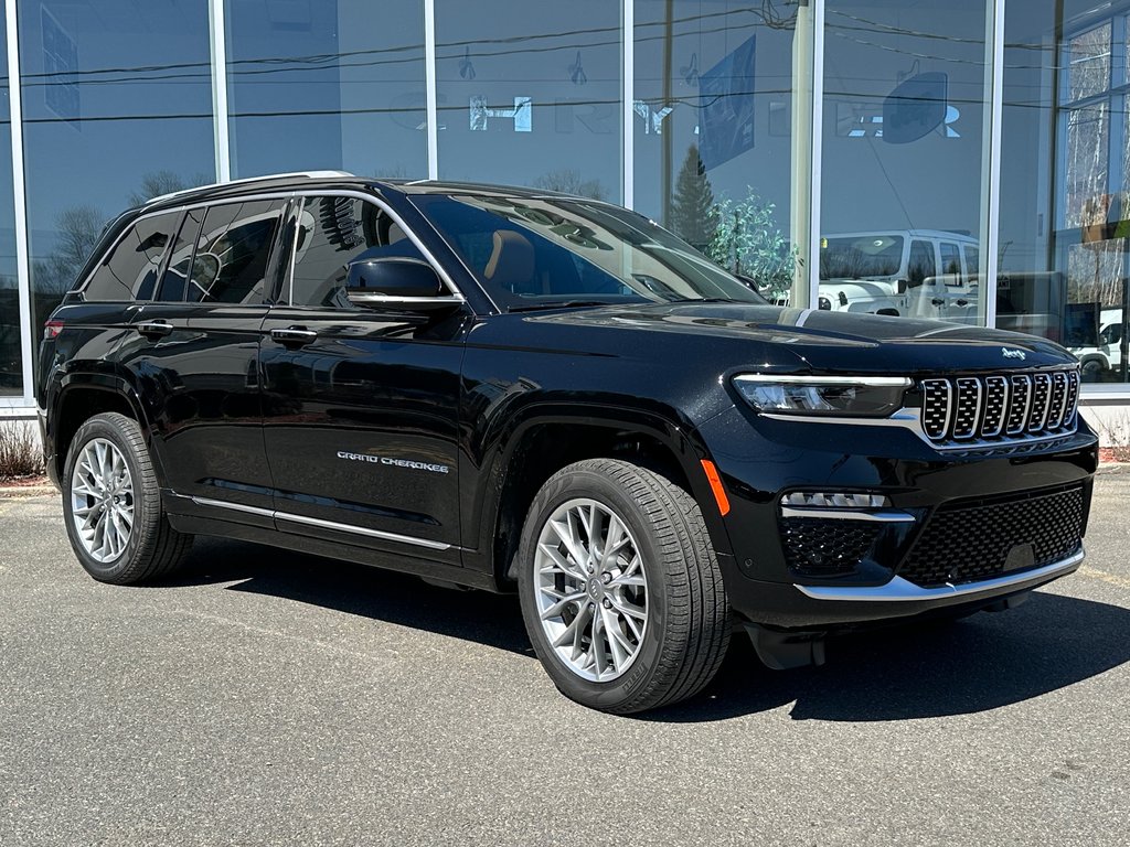 2023  Grand Cherokee 4xe SUMMIT in Mont-Tremblant, Quebec - 5 - w1024h768px