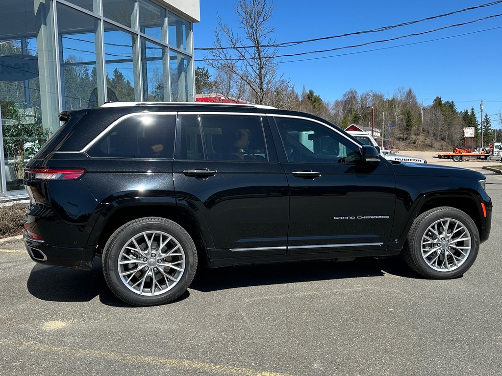 2023  Grand Cherokee 4xe SUMMIT in Mont-Tremblant, Quebec - 13 - w1024h768px