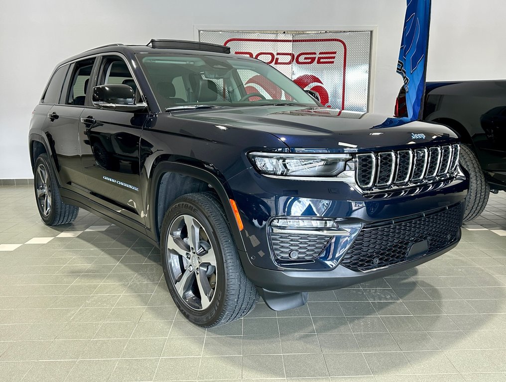 2023  Grand Cherokee 4xe 4xe in Mont-Laurier, Quebec - 4 - w1024h768px