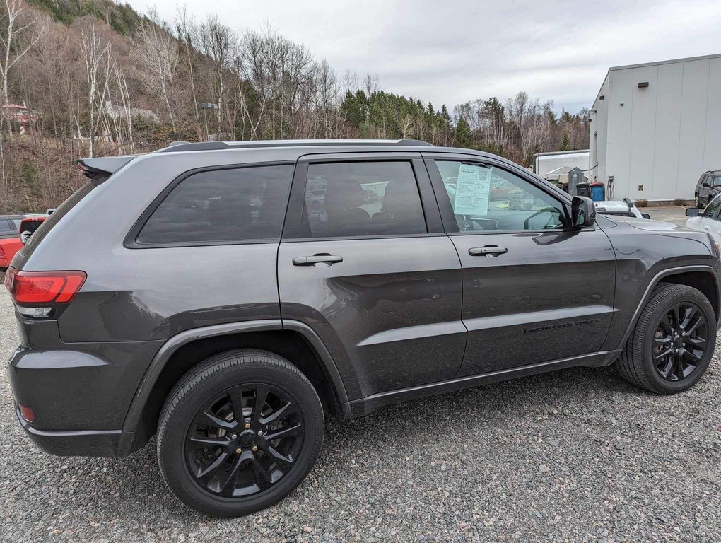 2020  Grand Cherokee Altitude in Mont-Laurier, Quebec - 2 - w1024h768px