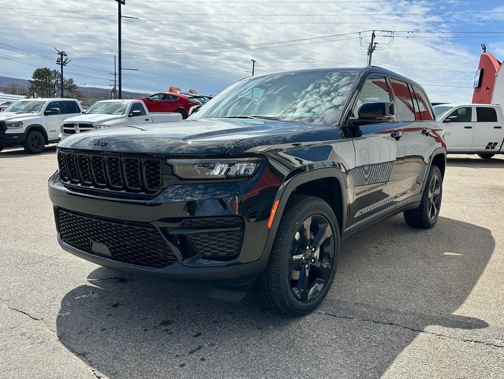 2024  Grand Cherokee ALTITUDE in Mont-Tremblant, Quebec - 9 - w1024h768px