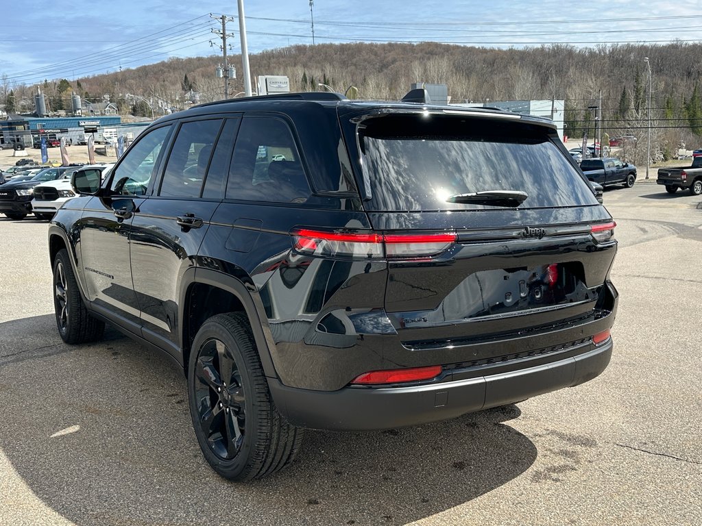 2024  Grand Cherokee ALTITUDE in Mont-Tremblant, Quebec - 10 - w1024h768px