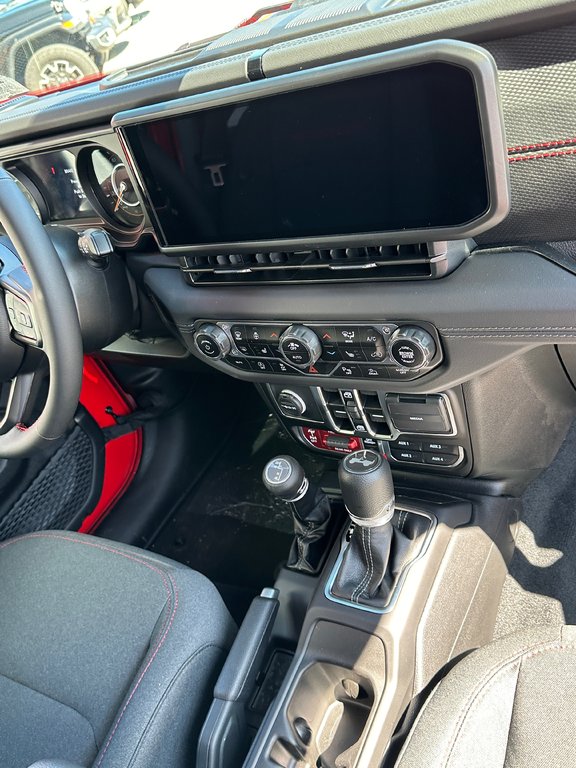 2024 Jeep WRANGLER 4-Door RUBICON in Mont-Tremblant, Quebec - 23 - w1024h768px