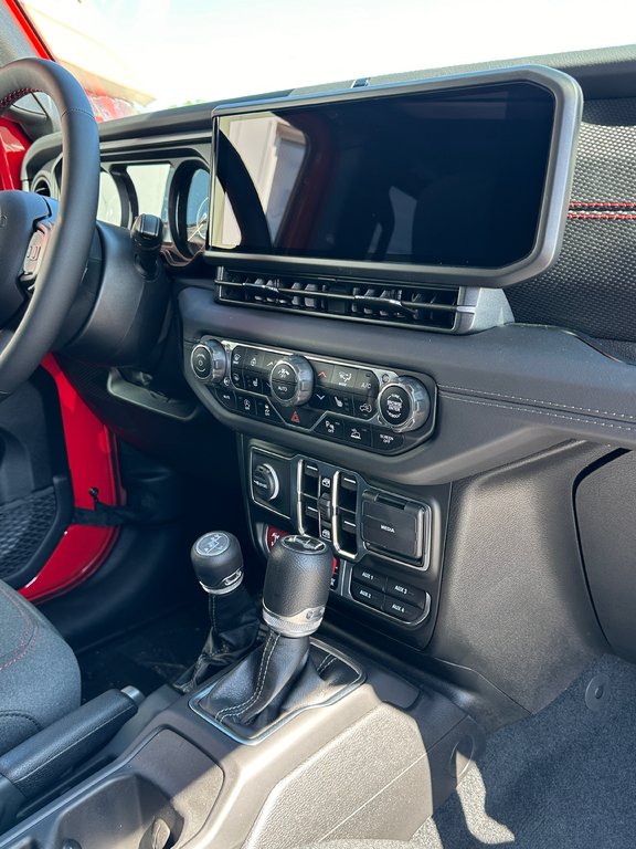 2024 Jeep WRANGLER 4-Door RUBICON in Mont-Tremblant, Quebec - 16 - w1024h768px