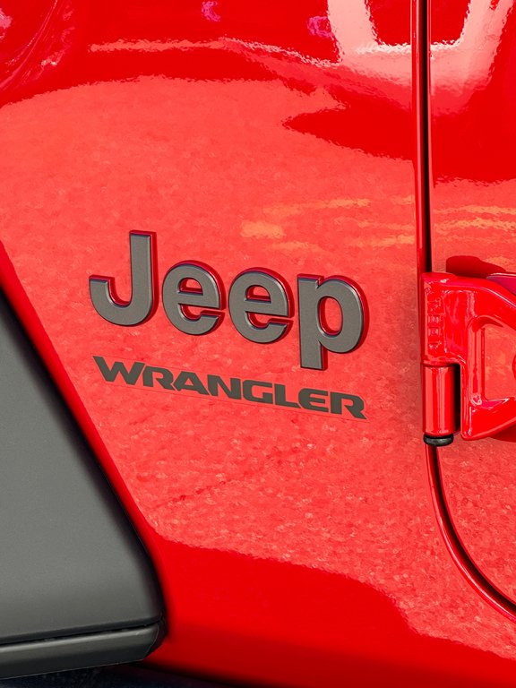 2024 Jeep WRANGLER 4-Door RUBICON in Mont-Tremblant, Quebec - 3 - w1024h768px