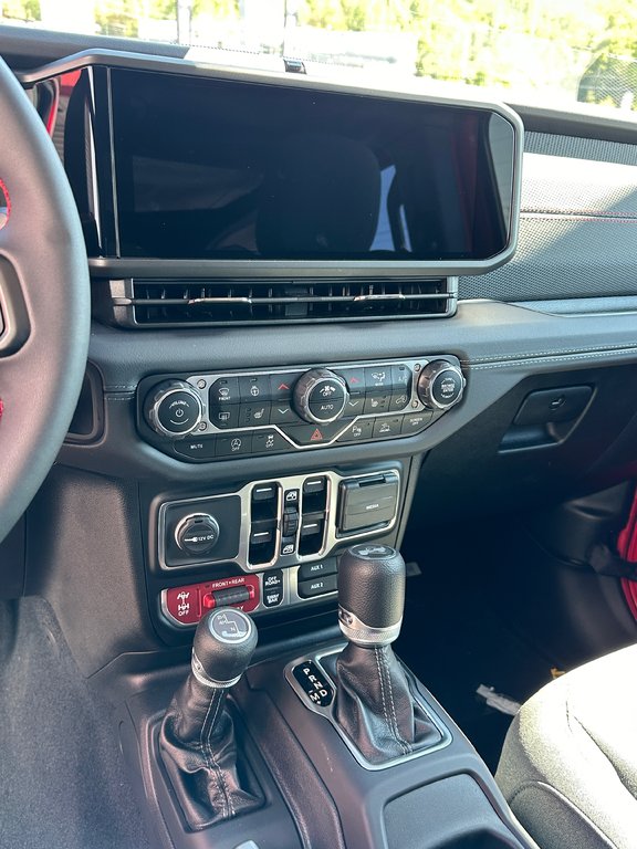 2024 Jeep WRANGLER 4-Door RUBICON in Mont-Tremblant, Quebec - 13 - w1024h768px