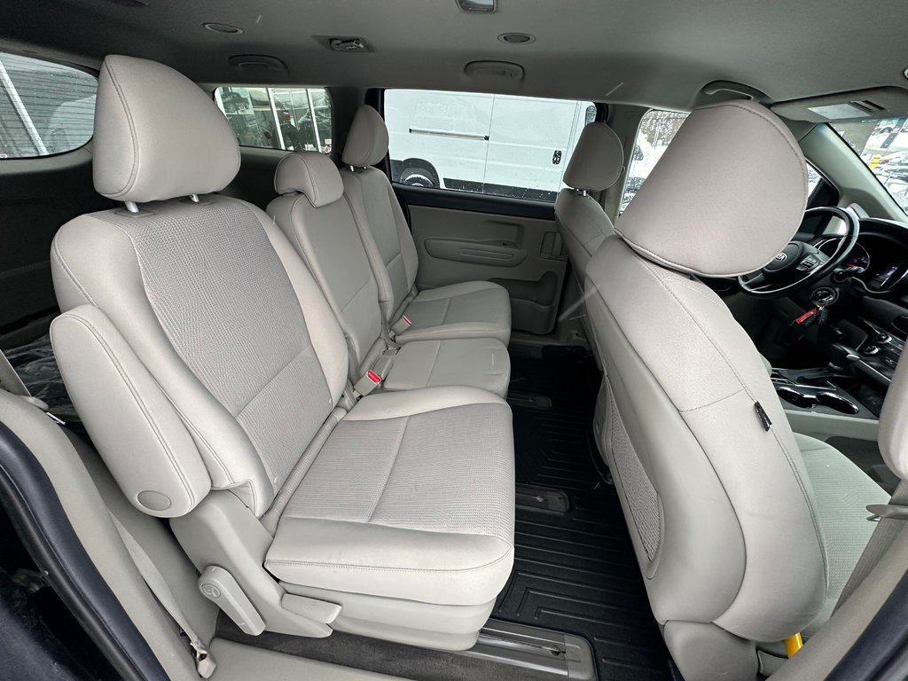 2020 Kia Sedona LX in Mont-Tremblant, Quebec - 12 - w1024h768px