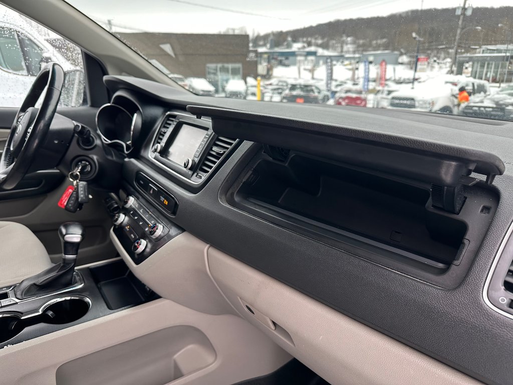 2020 Kia Sedona LX in Mont-Tremblant, Quebec - 11 - w1024h768px