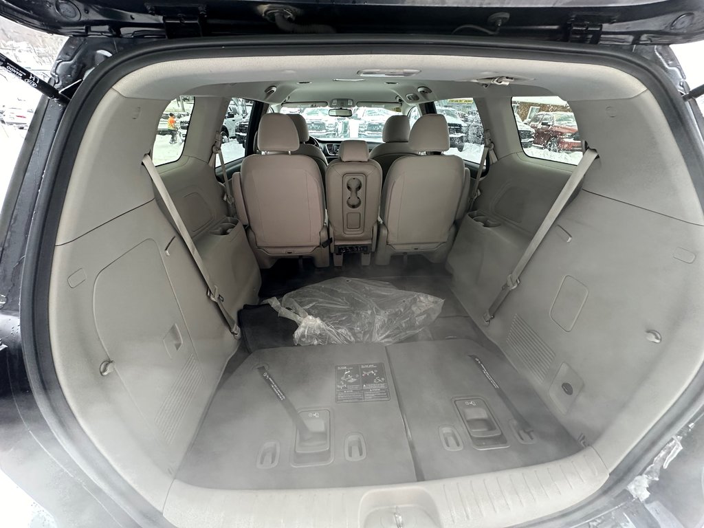 2020 Kia Sedona LX in Mont-Tremblant, Quebec - 13 - w1024h768px