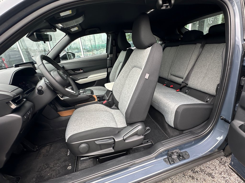 2024 Mazda MX-30 GS in Mont-Tremblant, Quebec - 14 - w1024h768px