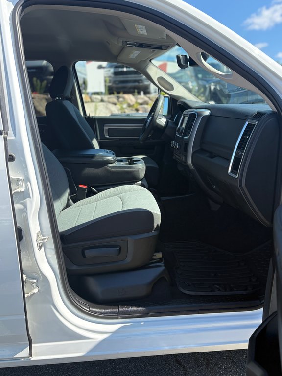 2023 Ram 1500 Classic SLT in Mont-Tremblant, Quebec - 14 - w1024h768px