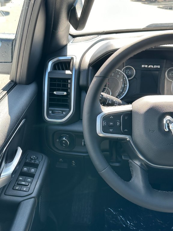 Ram 1500 BIG HORN 2025 à Mont-Tremblant, Québec - 12 - w1024h768px