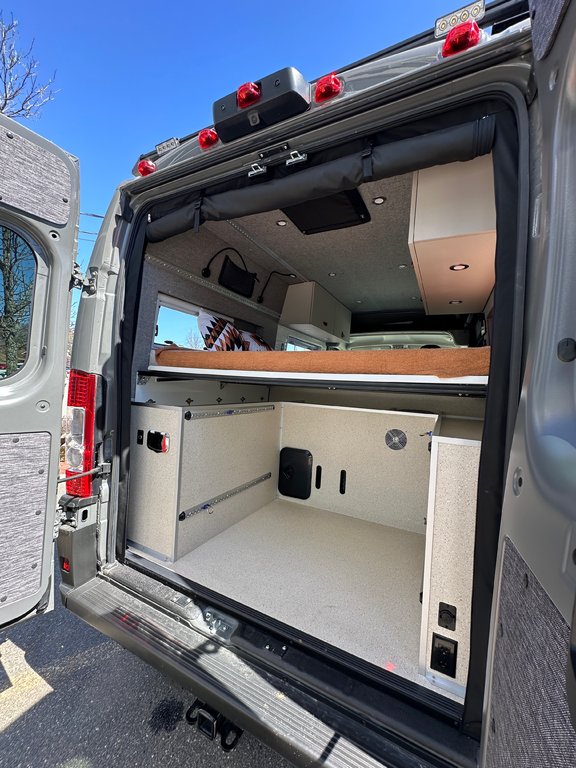 ProMaster Cargo Van Boréal campeurs 2023 à Mont-Tremblant, Québec - 10 - w1024h768px