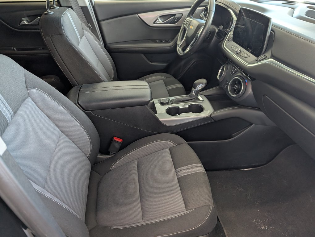 Chevrolet Blazer LT AWD, 2023 à Magog, Québec - 8 - w1024h768px