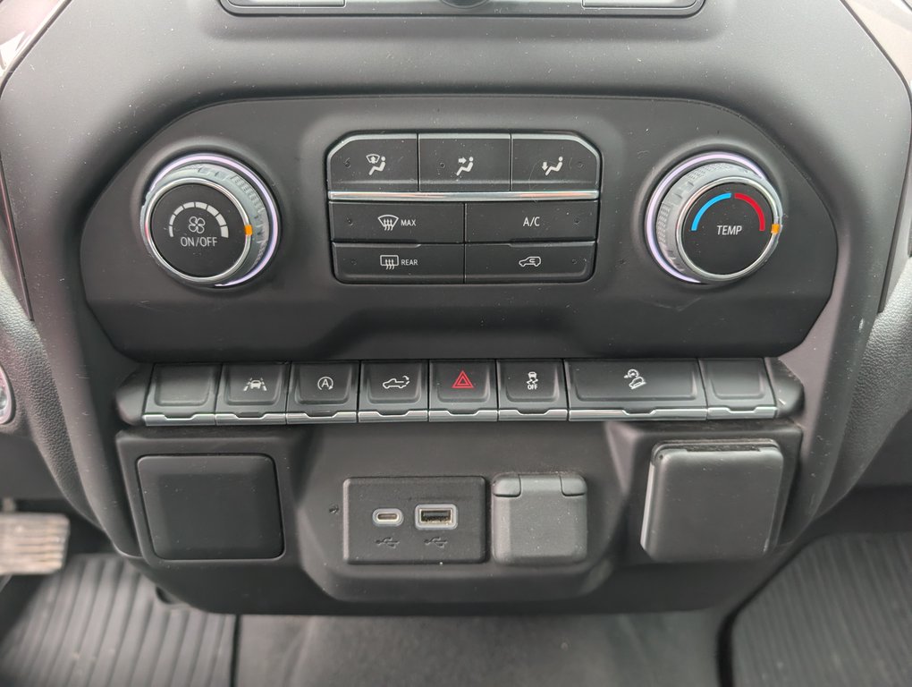 Chevrolet Silverado 1500 Custom Trail Boss 2022 à Magog, Québec - 17 - w1024h768px