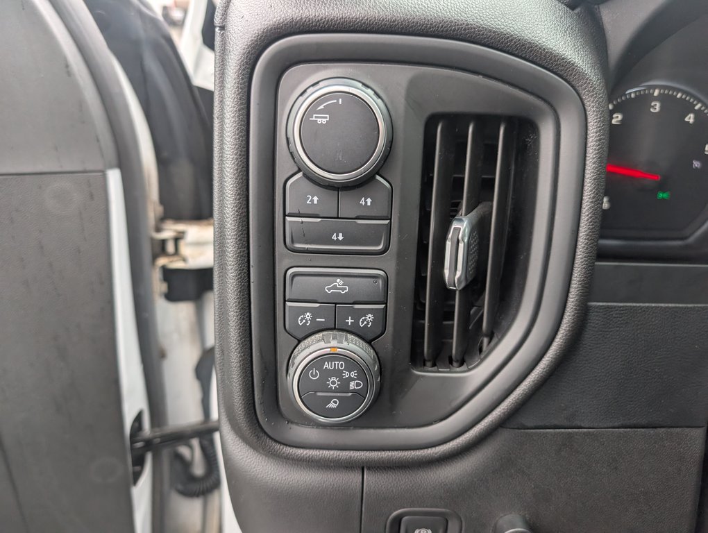 2022 Chevrolet Silverado 2500HD Custom MOTEUR 6.6L DIESEL in Magog, Quebec - 22 - w1024h768px