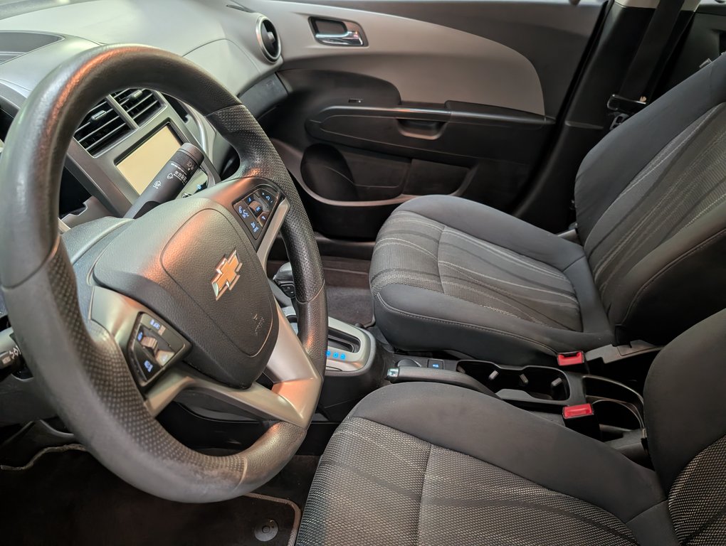 Chevrolet Sonic LT, AUTOMATIQUE, 2015 à Magog, Québec - 12 - w1024h768px