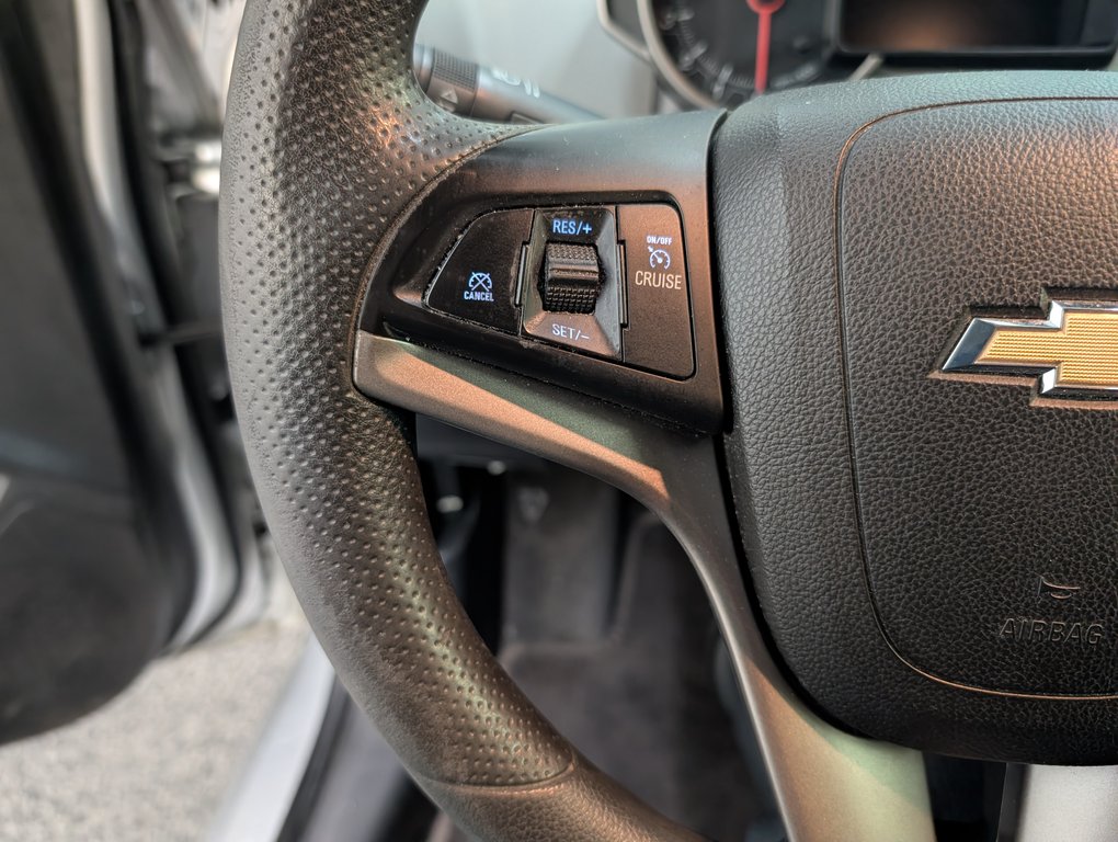 Chevrolet Sonic LT, AUTOMATIQUE, 2015 à Magog, Québec - 19 - w1024h768px