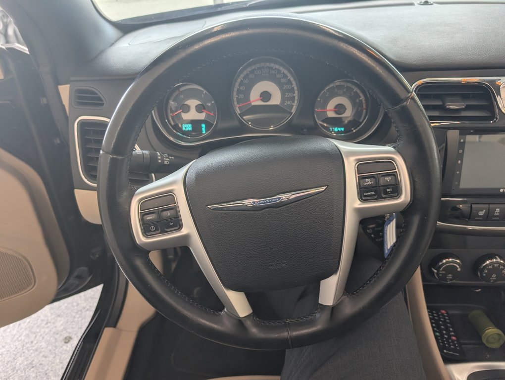 2011 Chrysler 200 Touring CONVERTIBLE, in Magog, Quebec - 14 - w1024h768px