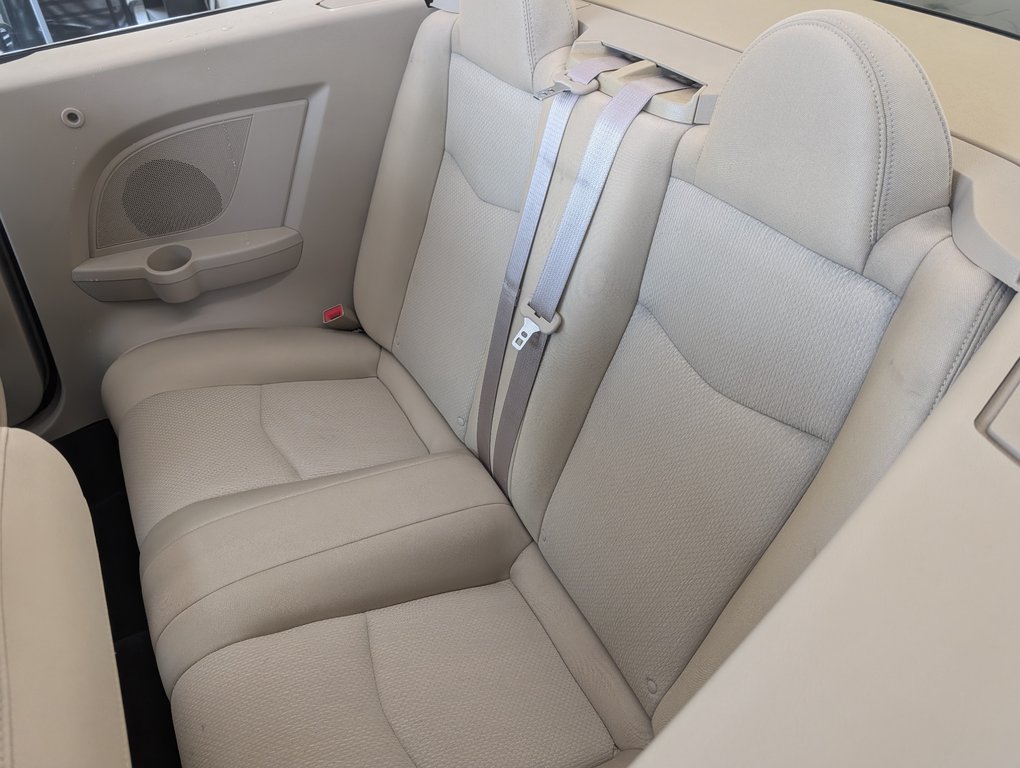 2011 Chrysler 200 Touring CONVERTIBLE, in Magog, Quebec - 10 - w1024h768px