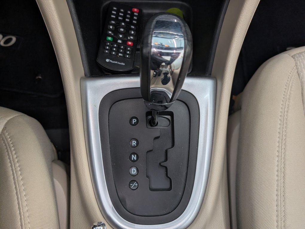 2011 Chrysler 200 Touring CONVERTIBLE, in Magog, Quebec - 15 - w1024h768px