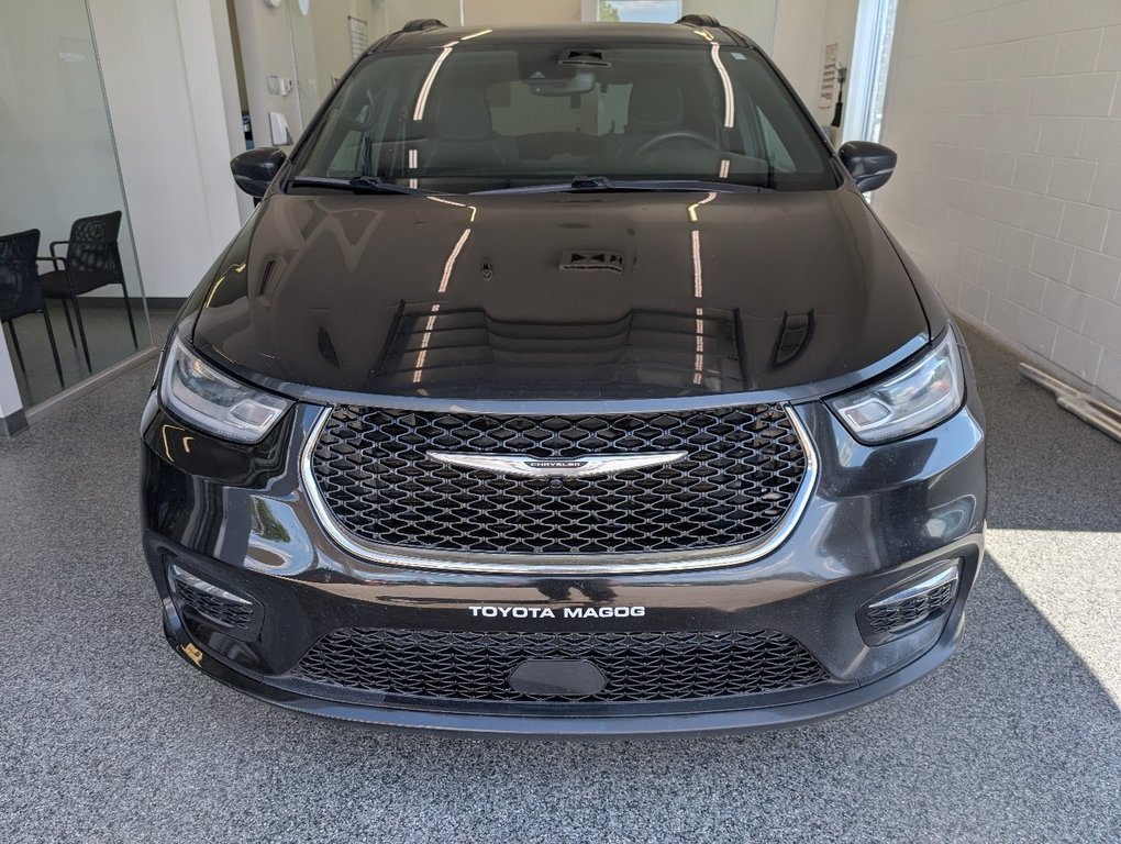 2022 Chrysler Pacifica Touring in Magog, Quebec - 6 - w1024h768px