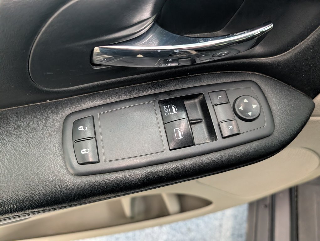 Dodge Grand Caravan SXT, STOW N GO 2017 à Magog, Québec - 11 - w1024h768px