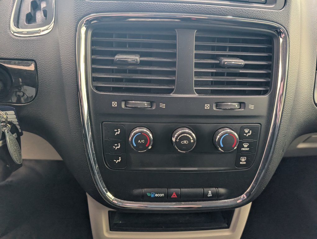Dodge Grand Caravan SXT, STOW N GO 2017 à Magog, Québec - 15 - w1024h768px