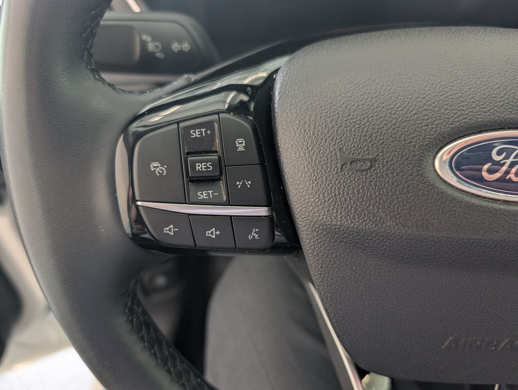 2023 Ford Escape PHEV in Magog, Quebec - 18 - w1024h768px