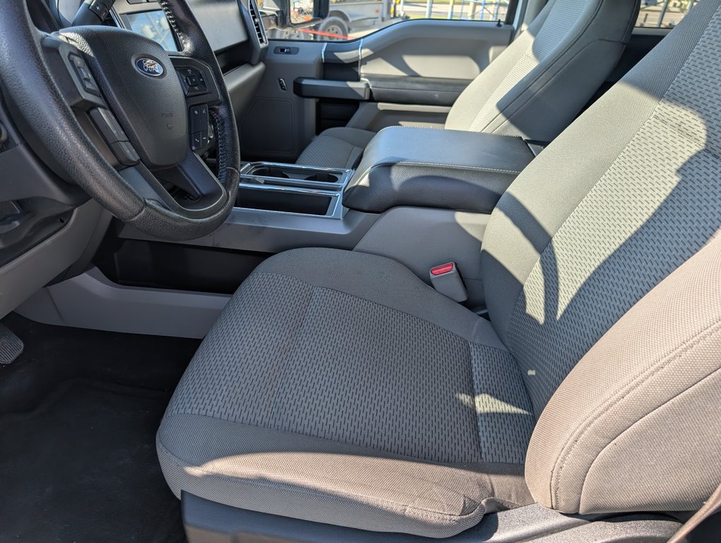 2016 Ford F-150 Supercrew XLT 4X4 in Magog, Quebec - 12 - w1024h768px
