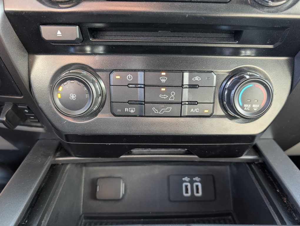 2016 Ford F-150 Supercrew XLT 4X4 in Magog, Quebec - 18 - w1024h768px