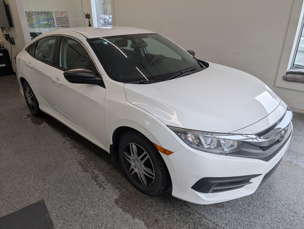 Honda Civic Sedan DX 2017 à Magog, Québec - 1 - w1024h768px