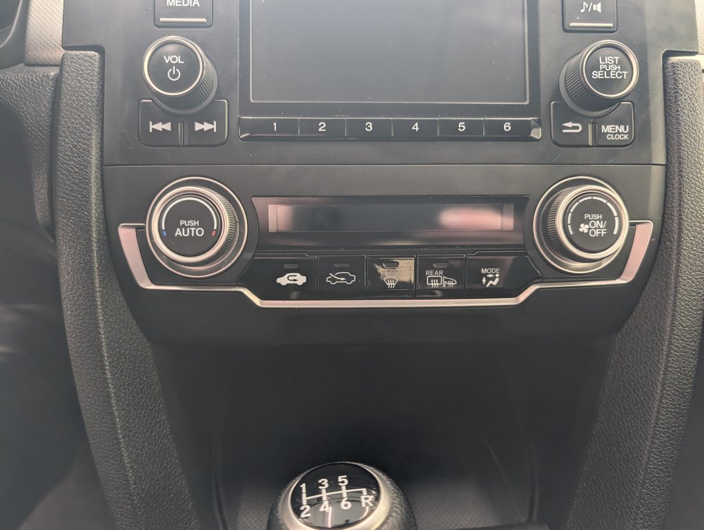 Honda Civic Sedan DX 2017 à Magog, Québec - 17 - w1024h768px