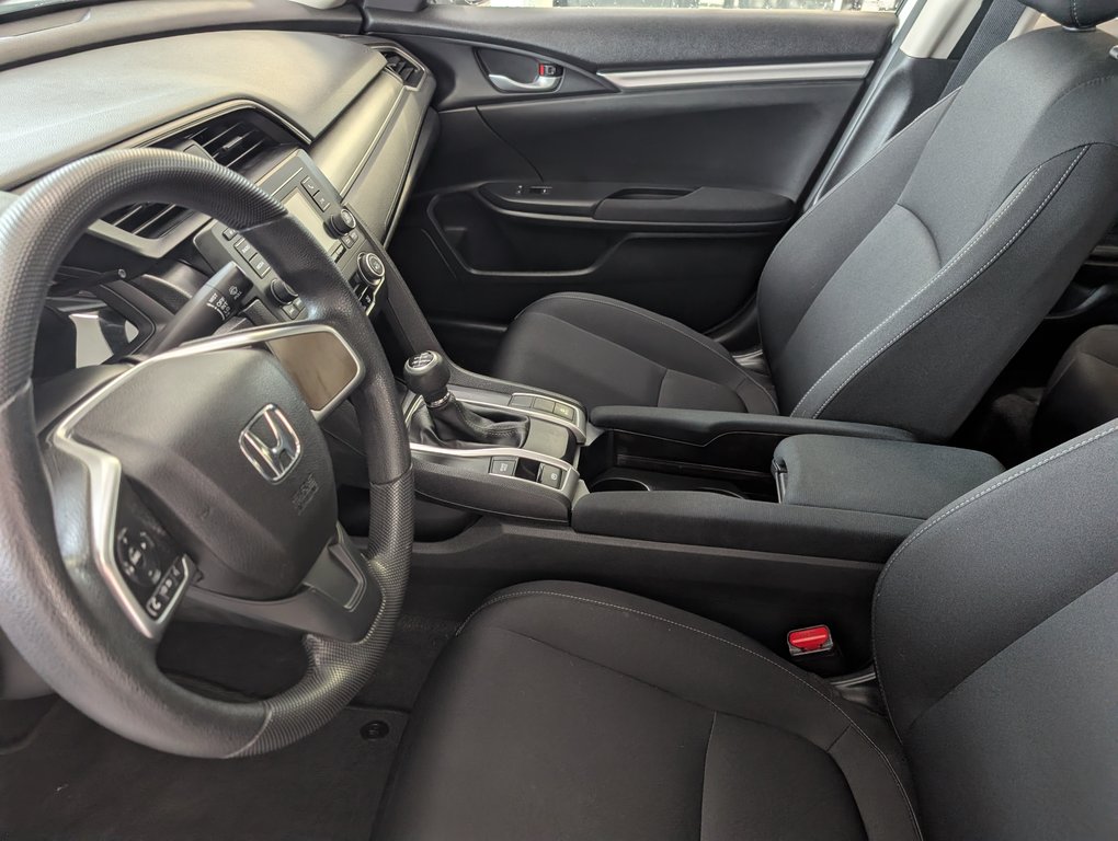 Honda Civic Sedan DX 2017 à Magog, Québec - 11 - w1024h768px