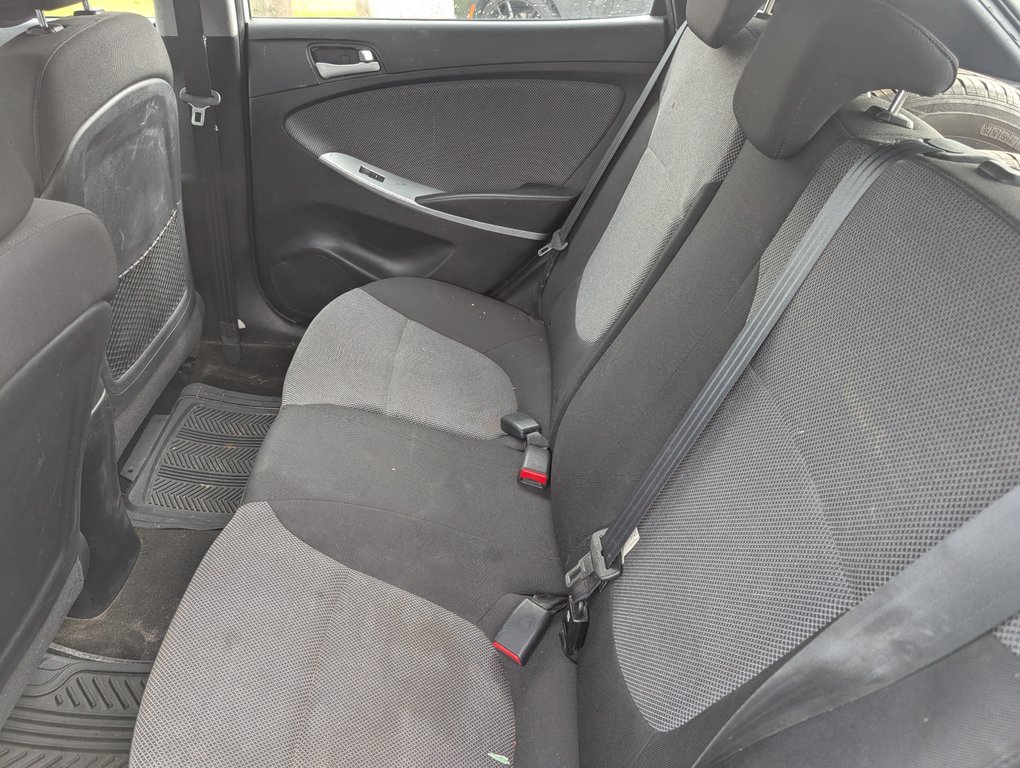 2014 Hyundai Accent GL in Magog, Quebec - 7 - w1024h768px