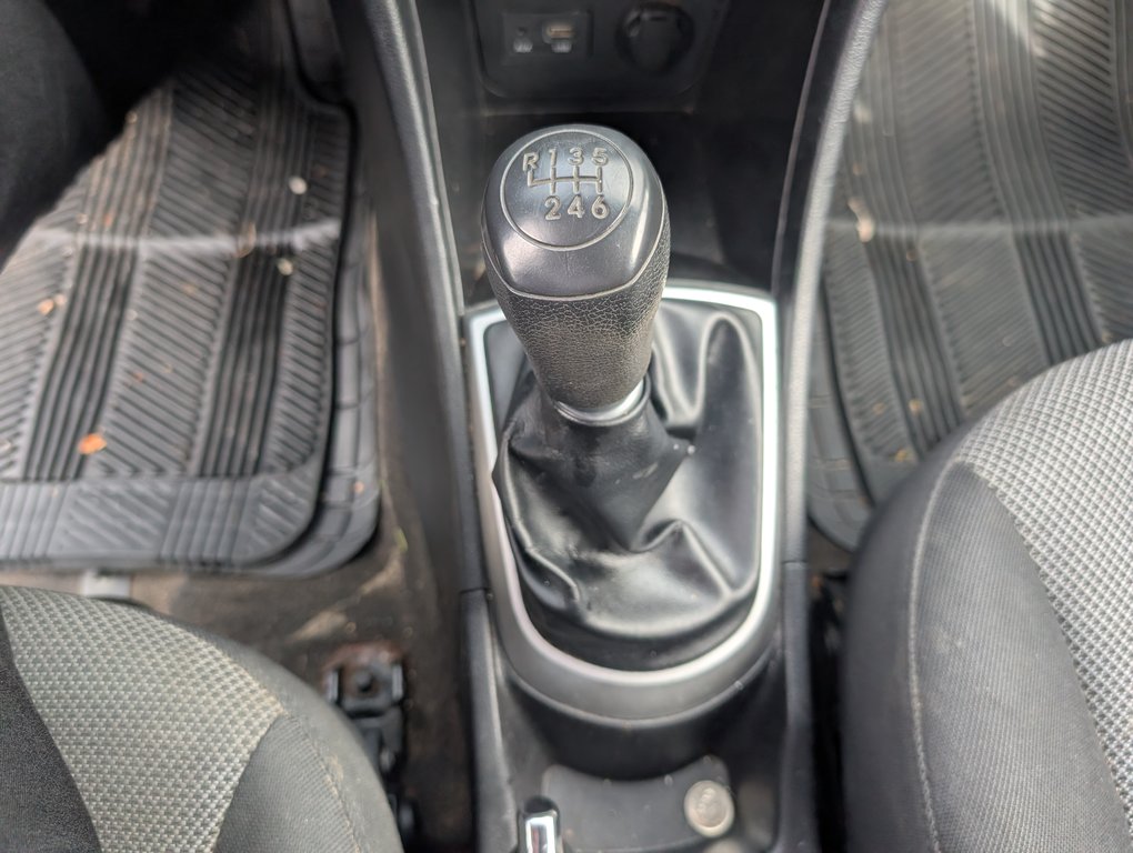 2014 Hyundai Accent GL in Magog, Quebec - 11 - w1024h768px