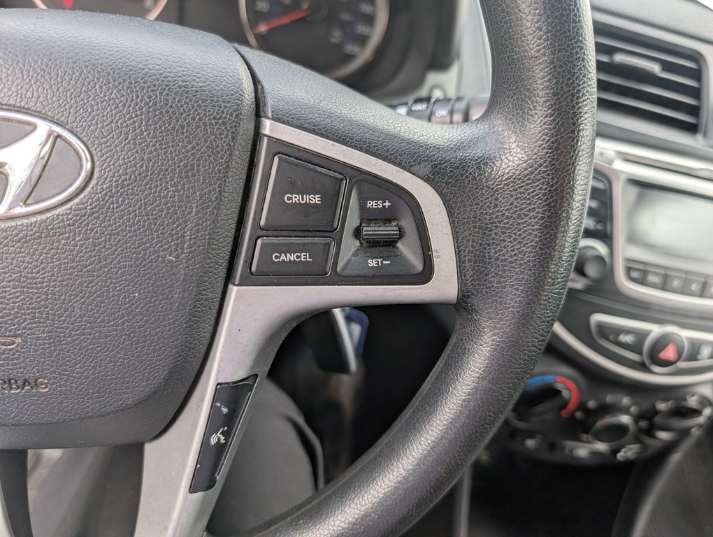 2014 Hyundai Accent GL in Magog, Quebec - 15 - w1024h768px