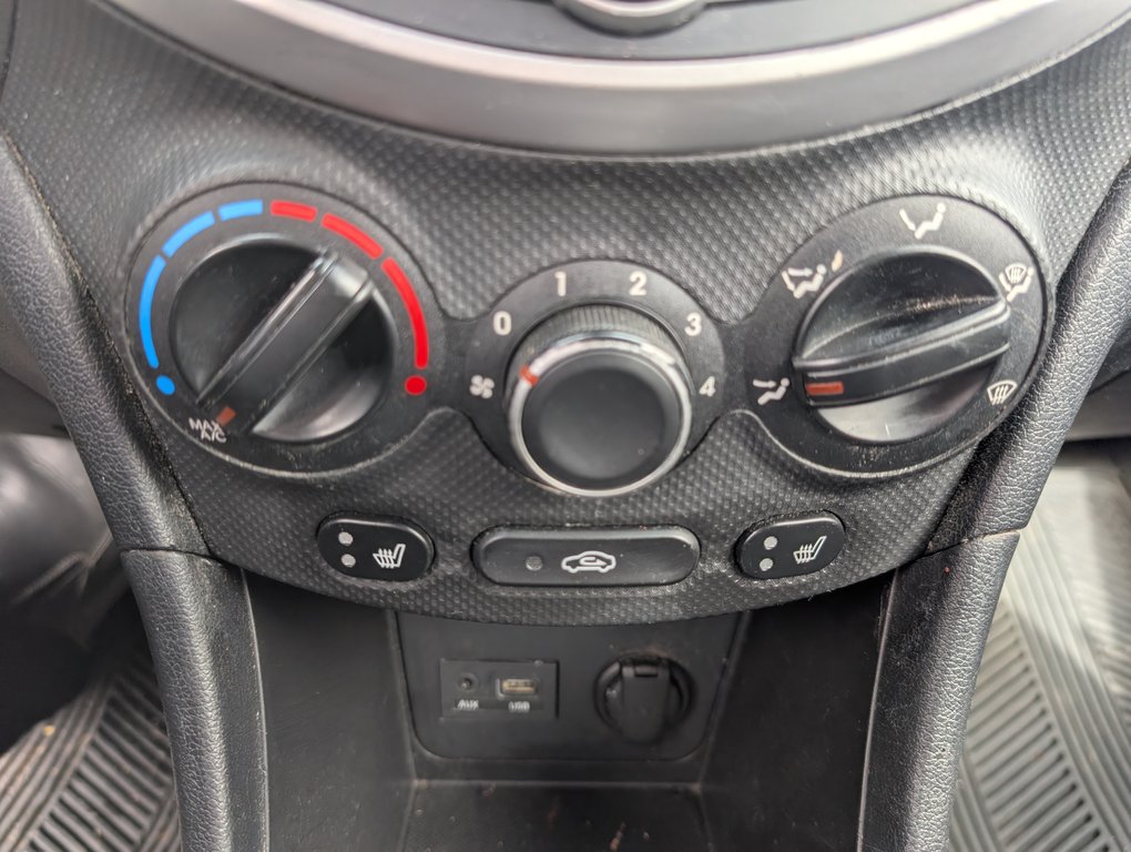 2014 Hyundai Accent GL in Magog, Quebec - 12 - w1024h768px