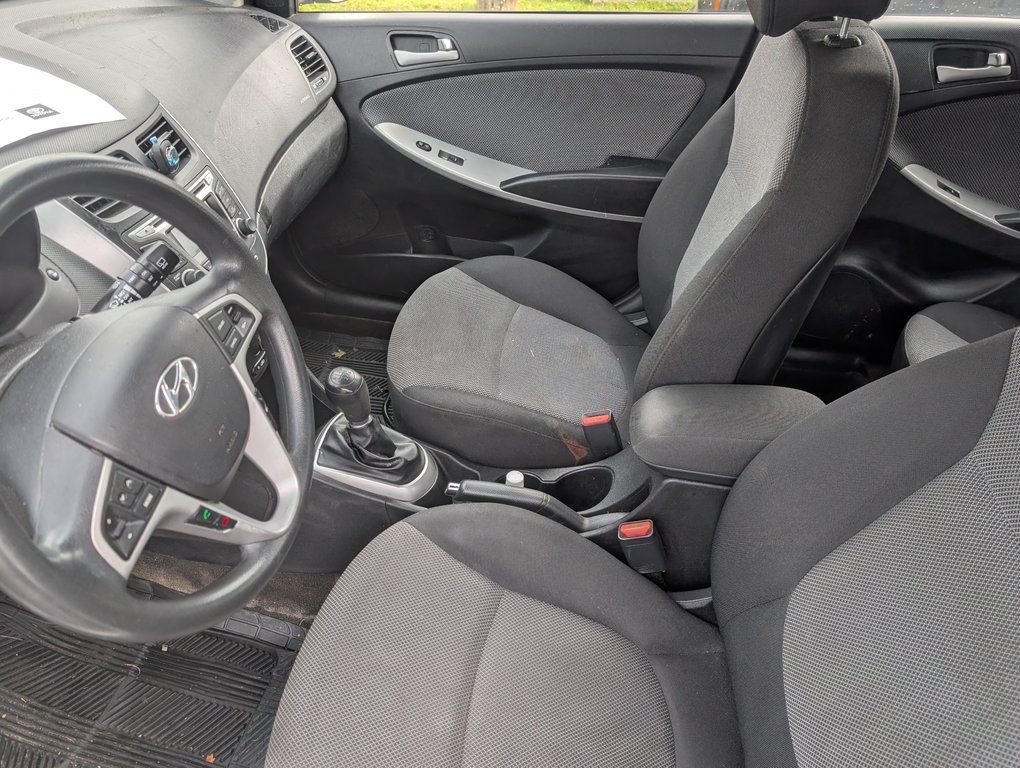 2014 Hyundai Accent GL in Magog, Quebec - 8 - w1024h768px