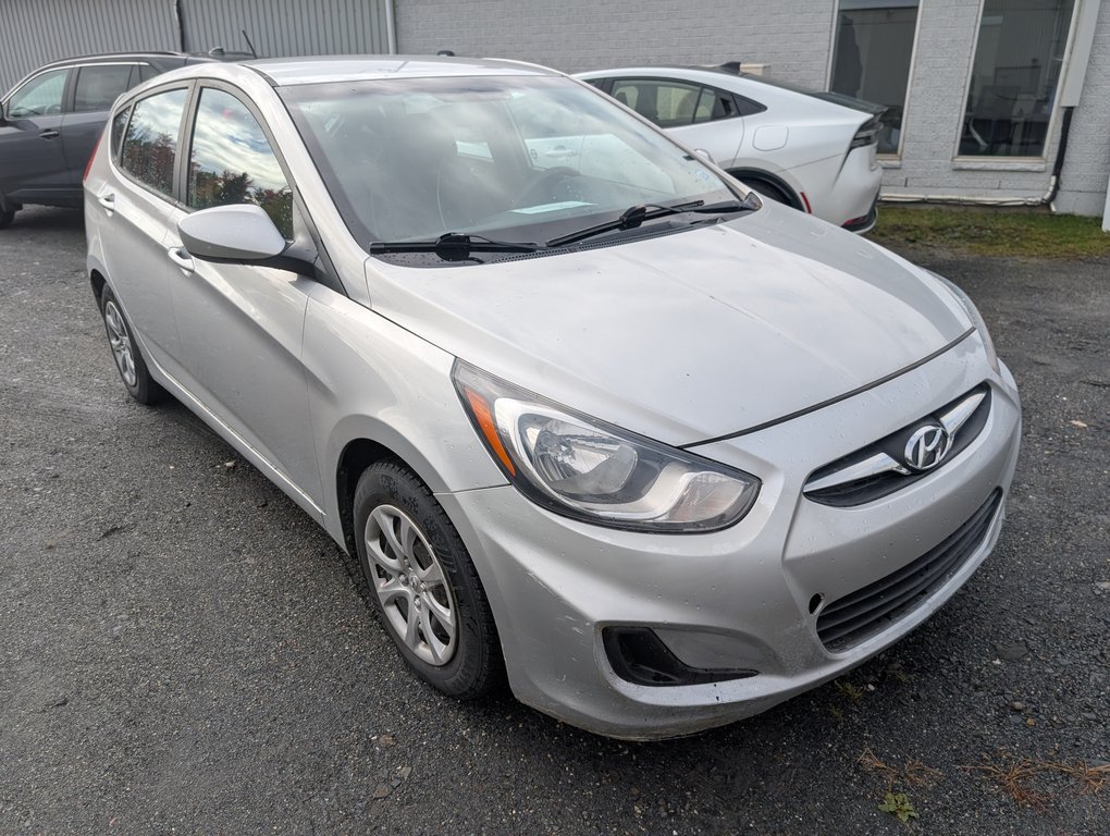 2014 Hyundai Accent GL in Magog, Quebec - 1 - w1024h768px