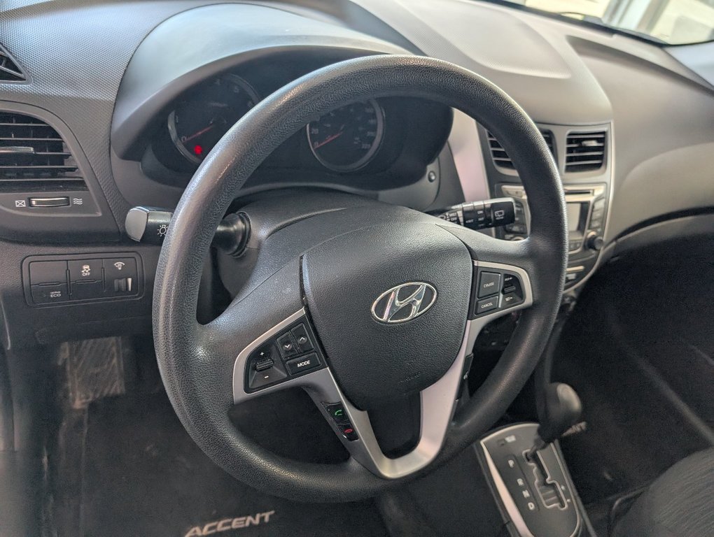Hyundai Accent SE, AUTOMATIQUE, 2015 à Magog, Québec - 11 - w1024h768px