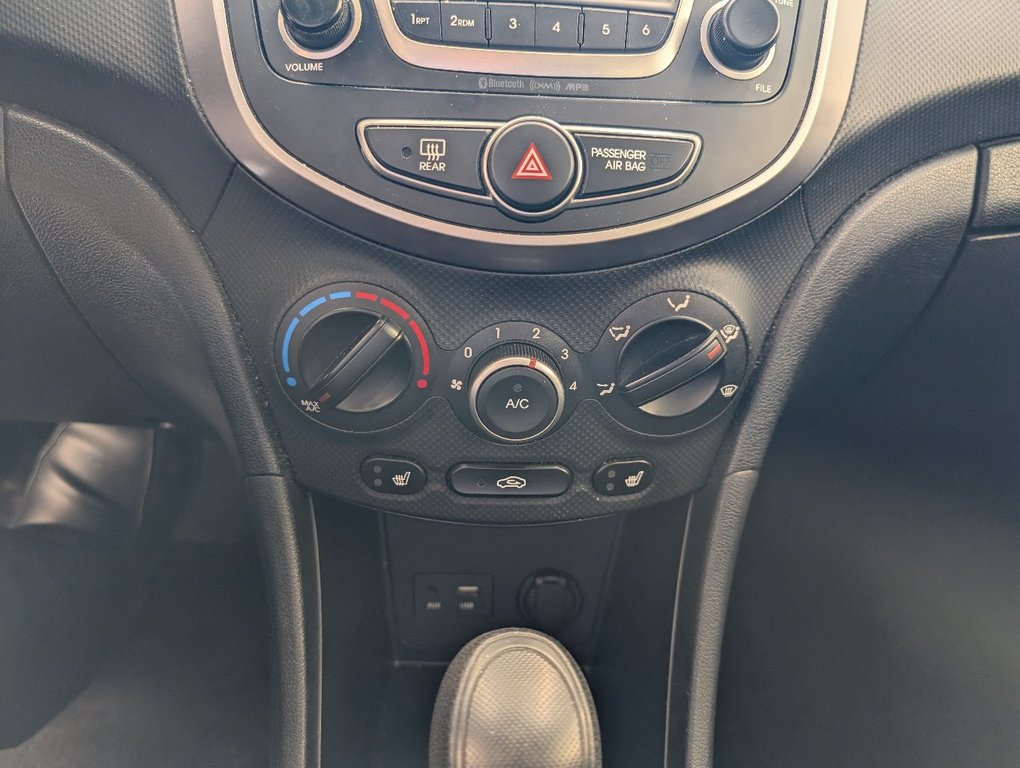 Hyundai Accent SE, AUTOMATIQUE, 2015 à Magog, Québec - 15 - w1024h768px