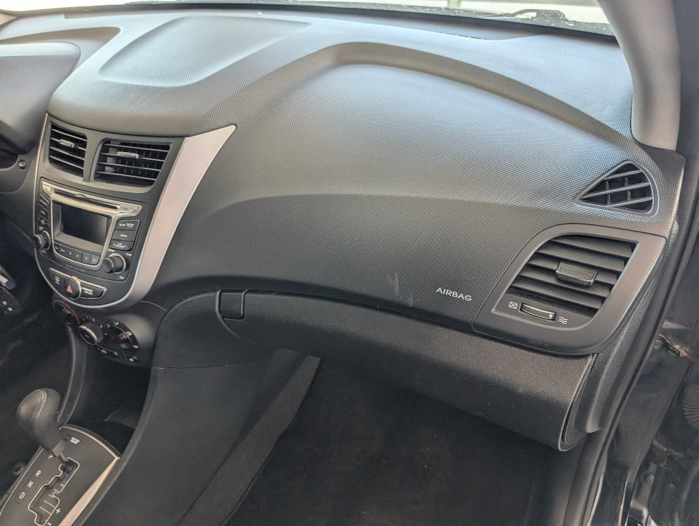 Hyundai Accent SE, AUTOMATIQUE, 2015 à Magog, Québec - 9 - w1024h768px