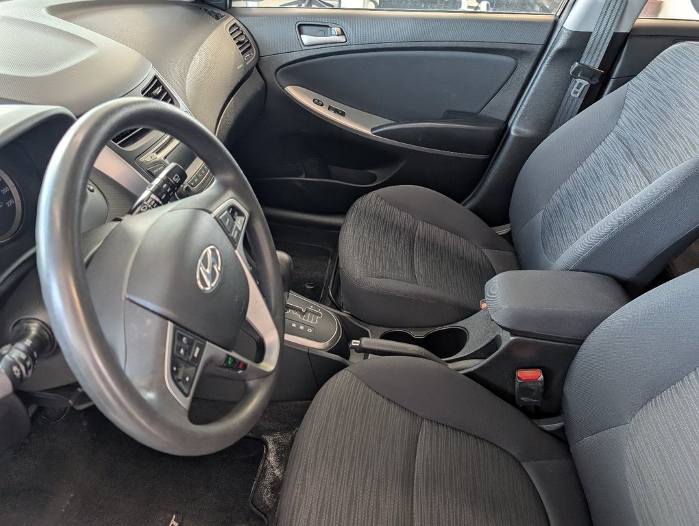 Hyundai Accent SE, AUTOMATIQUE, 2015 à Magog, Québec - 10 - w1024h768px