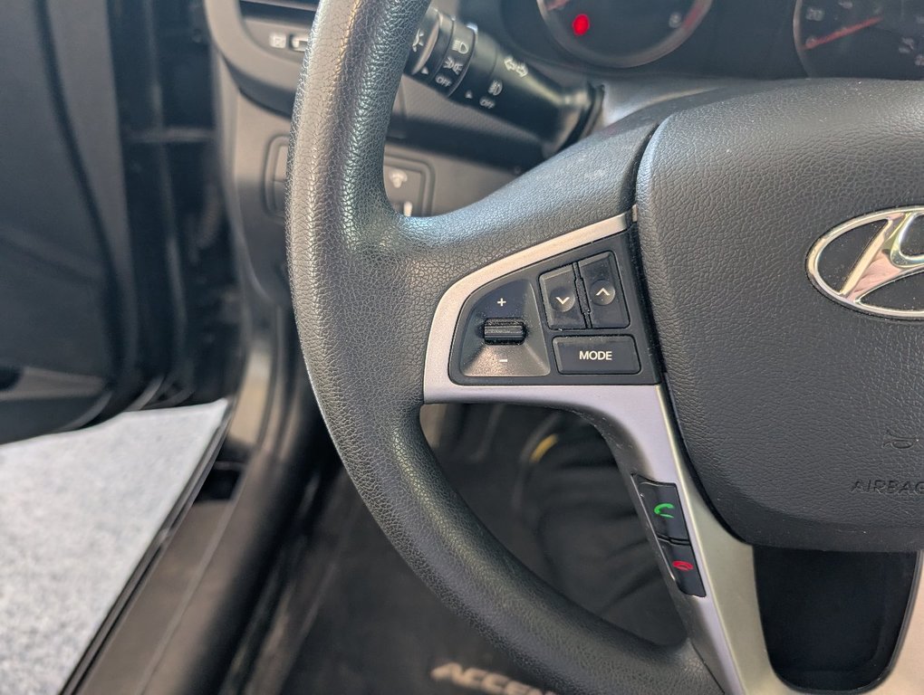 Hyundai Accent SE, AUTOMATIQUE, 2015 à Magog, Québec - 16 - w1024h768px