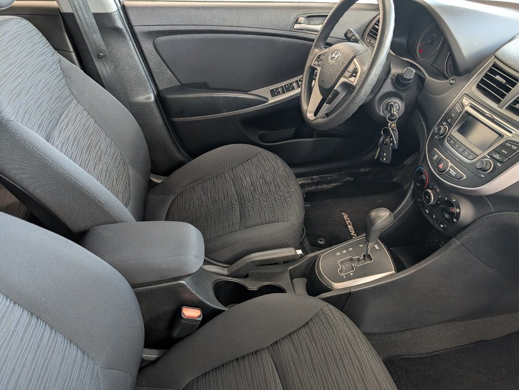 Hyundai Accent SE, AUTOMATIQUE, 2015 à Magog, Québec - 8 - w1024h768px