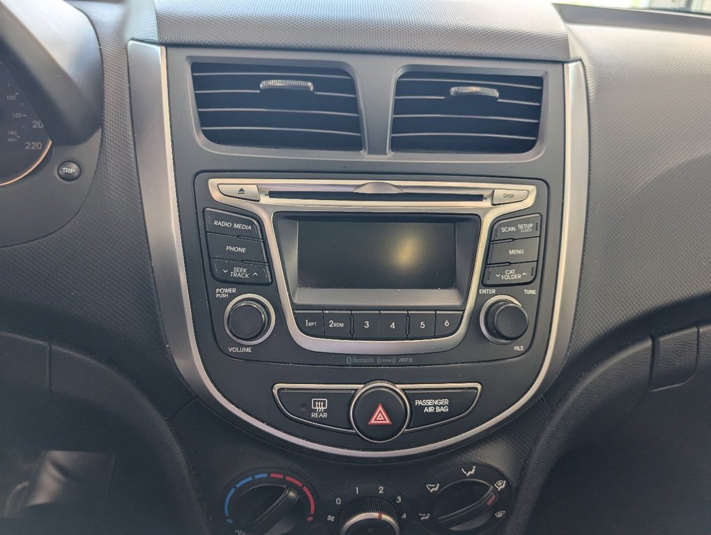 Hyundai Accent SE, AUTOMATIQUE, 2015 à Magog, Québec - 18 - w1024h768px