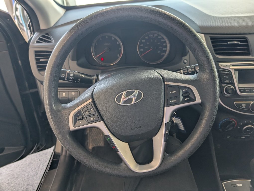 Hyundai Accent SE, AUTOMATIQUE, 2015 à Magog, Québec - 14 - w1024h768px