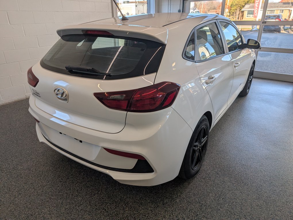 Hyundai Accent Essential 2019 à Magog, Québec - 3 - w1024h768px