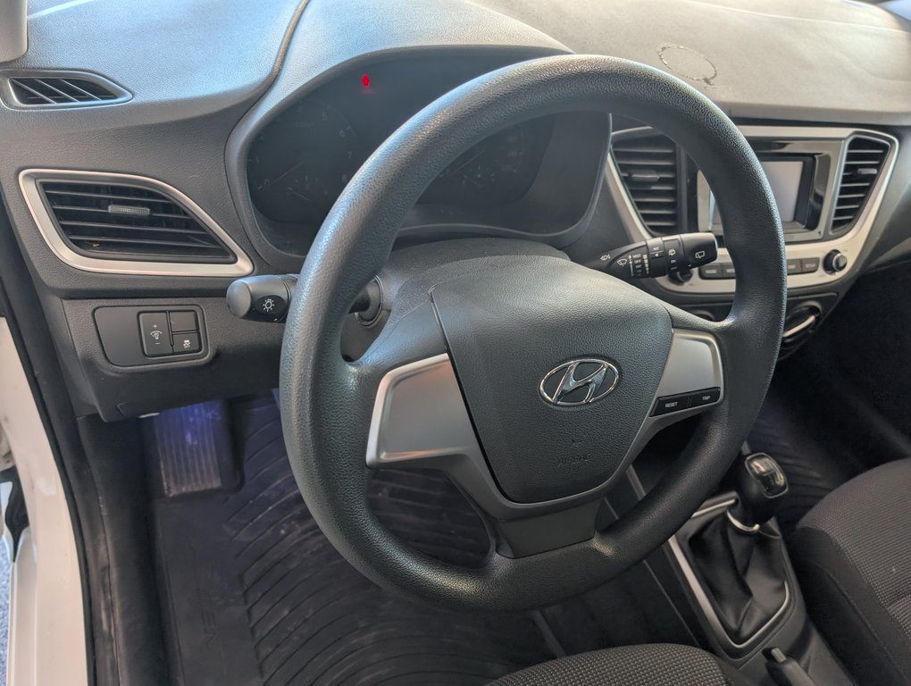 Hyundai Accent Essential 2019 à Magog, Québec - 11 - w1024h768px